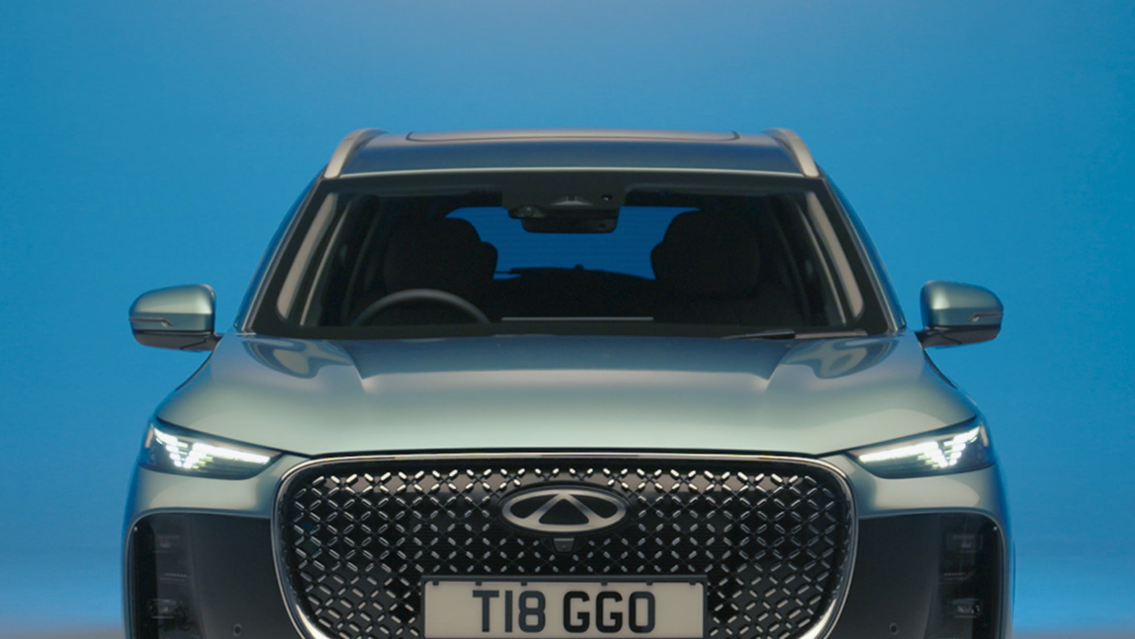 Front view of Chery Tiggo 8 SUV in metallic blue finish