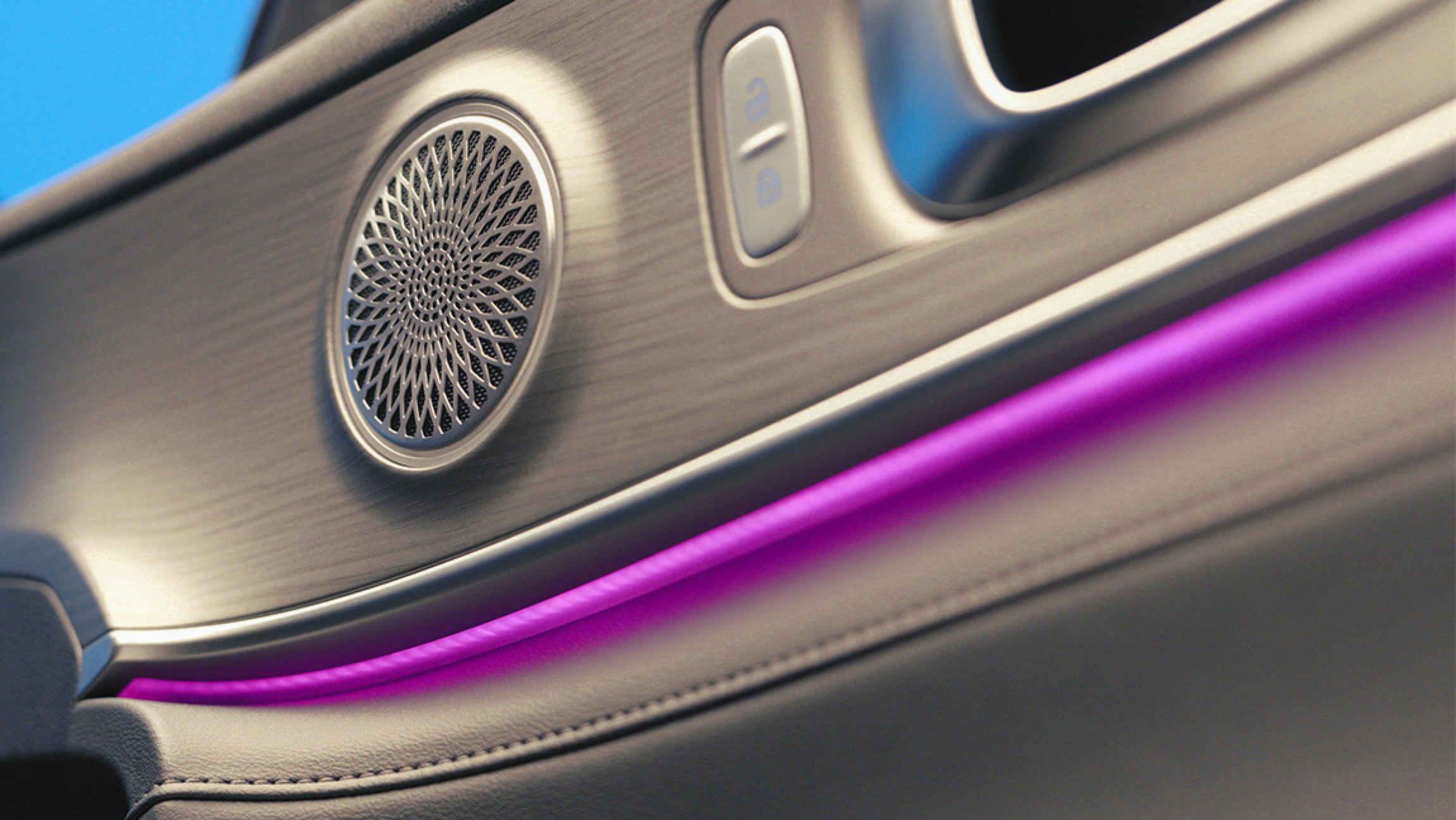 Close-up of Chery Tiggo 8 interior door panel featuring metal finish and integrated lock controls